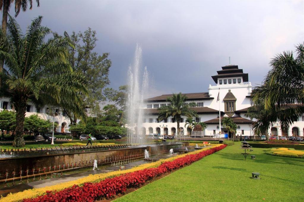 Oyo 2554 Hotel Arimbi Lama Dewi Sartika Bandung Luaran gambar